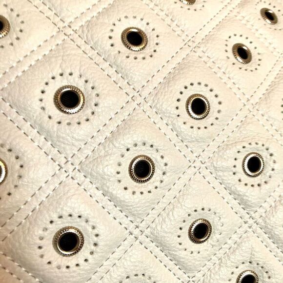 LA VICTOIRE - Quilted Faux Leather Shoulder Bag/Grommet Detail & Chain Straps ♥️ - Picture 4 of 15